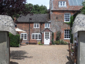 Stunning 3 bedroom cottage, all ensuite, near Stonehenge, Salisbury, Avebury and Bath